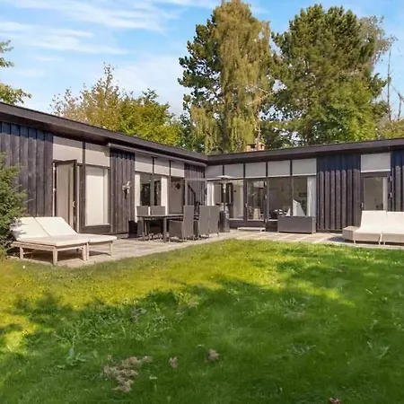 Cozy Summer House 50 Meter From The Beach, 89 M² Dronningmølle Exterior foto