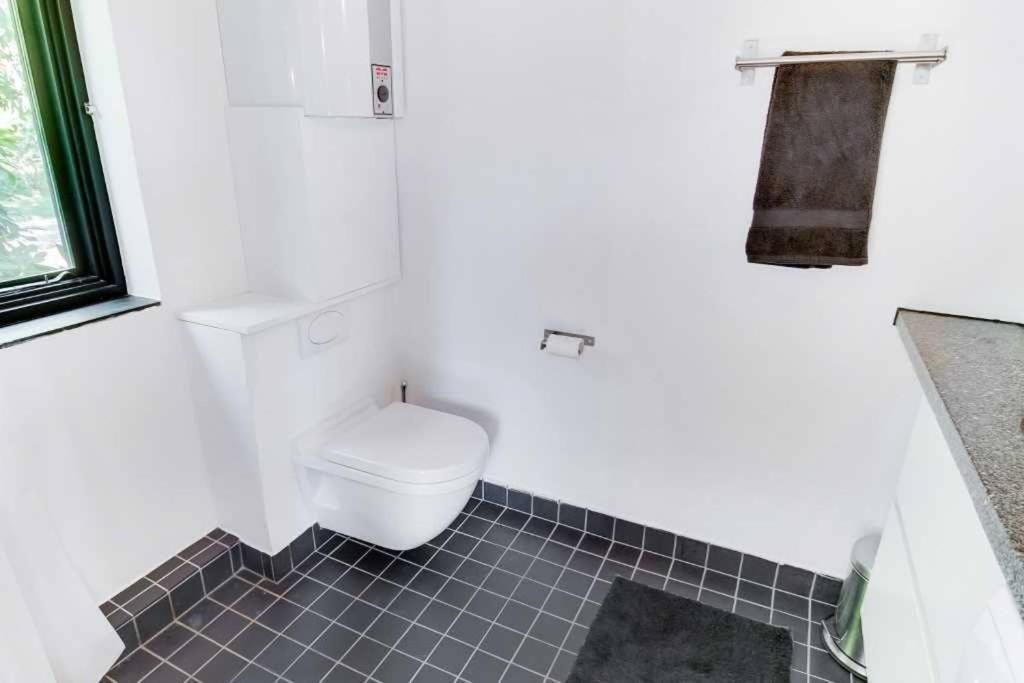 Cozy Summer House 50 Meter From The Beach, 89 M² * Dronningmølle