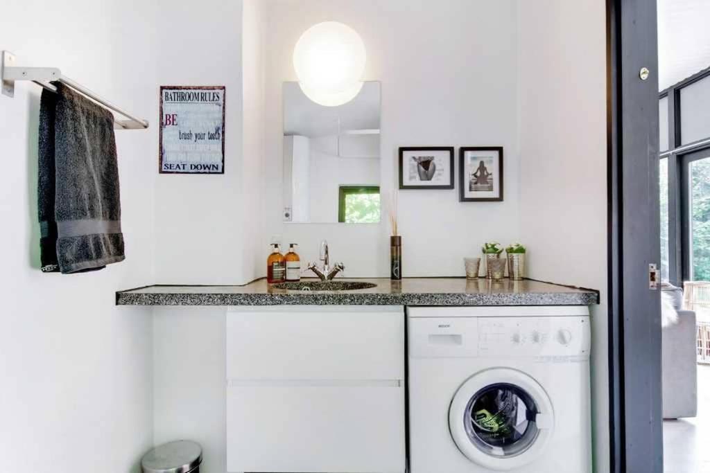 Cozy Summer House 50 Meter From The Beach, 89 M² Apartment Dronningmølle