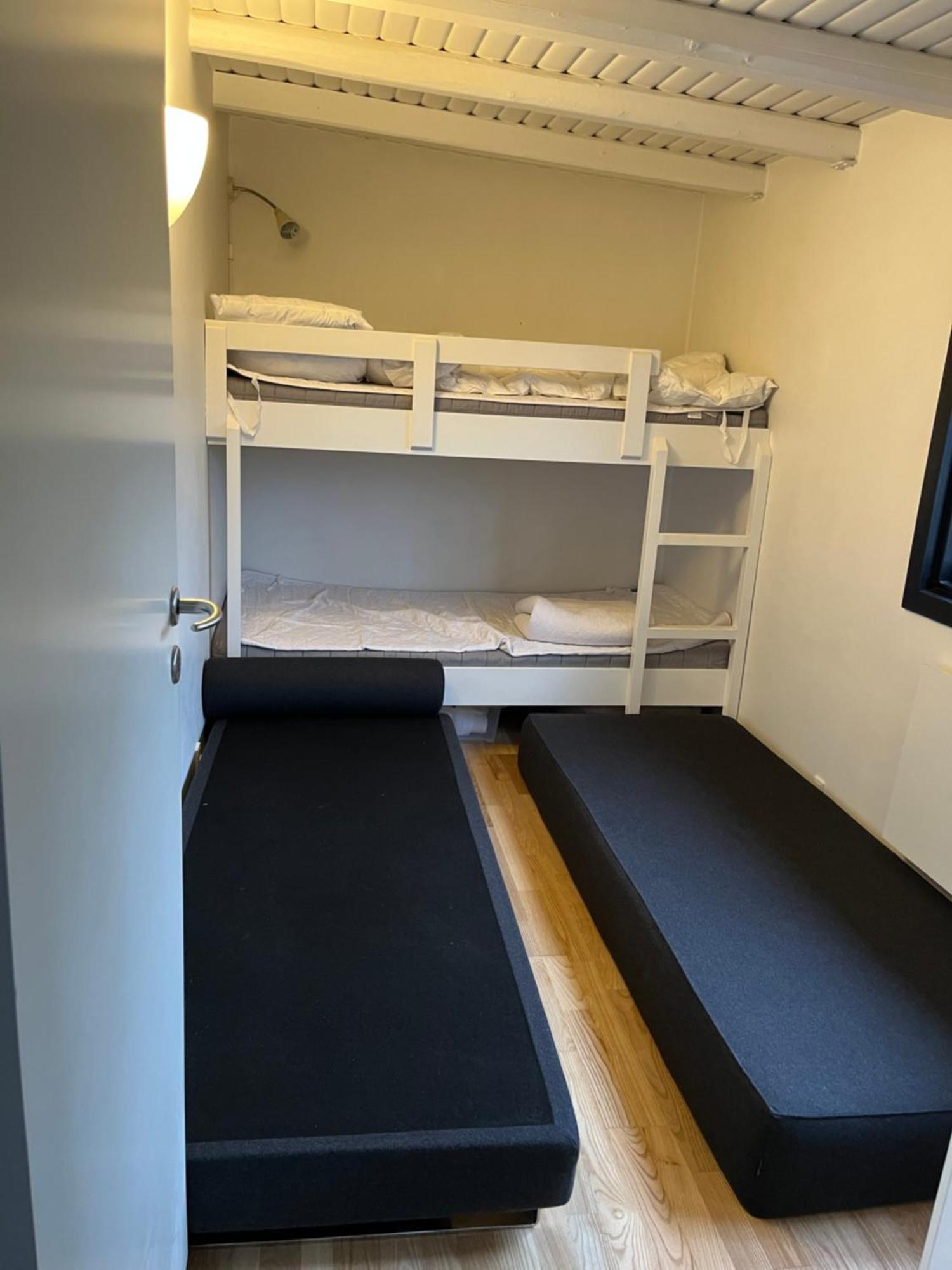 Cozy Summer House 50 Meter From The Beach, 89 M² Apartment Dronningmølle